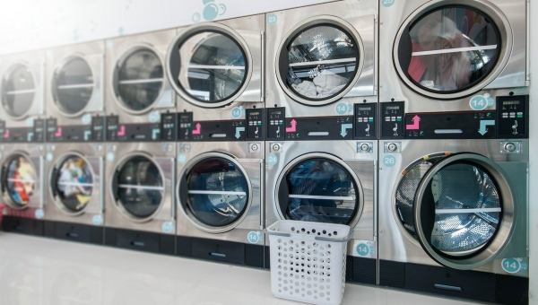 Dlaczego hotele powinny korzystać z usług pralni przemysłowej?